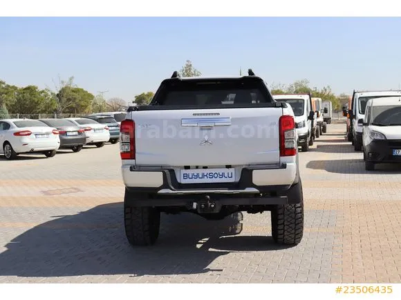 Mitsubishi L 200 4x4 Premium Image 4